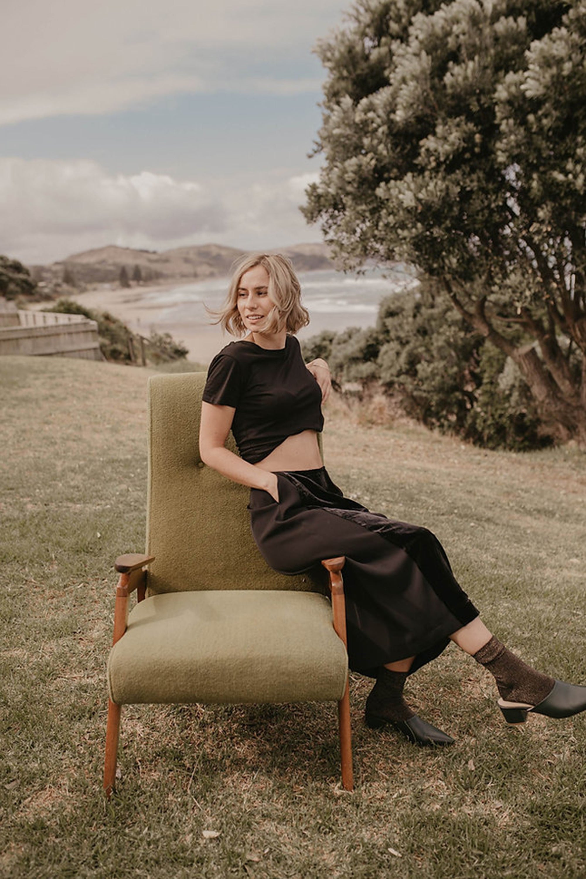 Velvet Front Straight Skirt / Black